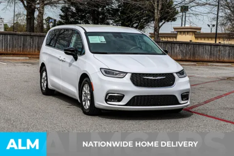 More photos of 2024 Chrysler Pacifica Touring L at ALM Nissan Newnan, GA