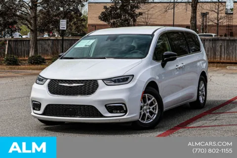 White 2024 Chrysler Pacifica Touring L for sale in Newnan, GA