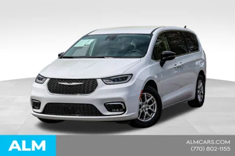 White 2024 Chrysler Pacifica Touring L for sale in Newnan, GA