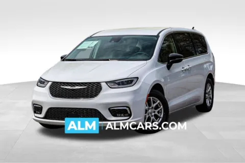 White 2024 Chrysler Pacifica Touring L for sale in Newnan, GA