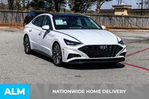 More photos of 2022 Hyundai Sonata Limited at ALM Nissan Newnan, GA