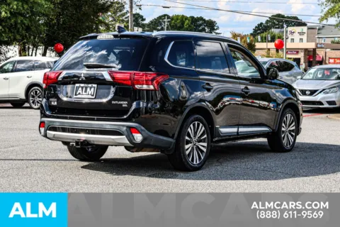 More photos of 2018 Mitsubishi Outlander SE at ALM Nissan Newnan, GA