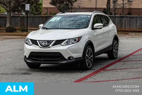 More photos of 2018 Nissan Rogue Sport SL at ALM Nissan Newnan, GA