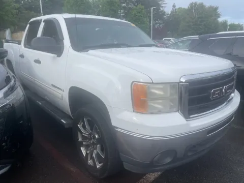 Photos of 2009 GMC Sierra 1500 SLE - CARFAX NO ACCIDENTS for sale in Newnan, GA at ALM Nissan Newnan