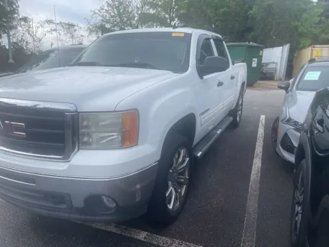 White 2009 GMC Sierra 1500 SLE - CARFAX NO ACCIDENTS for sale in Newnan, GA