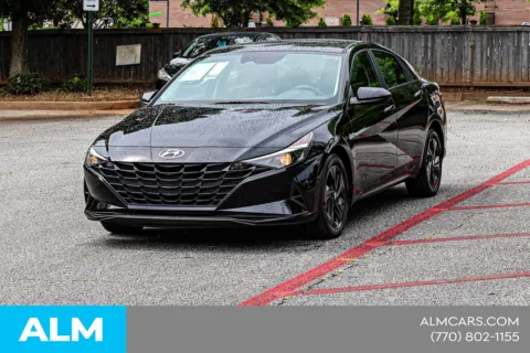 More photos of 2023 Hyundai Elantra SEL at ALM Nissan Newnan, GA