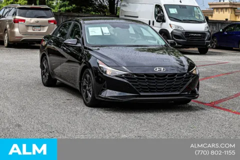 More photos of 2023 Hyundai Elantra SEL at ALM Nissan Newnan, GA