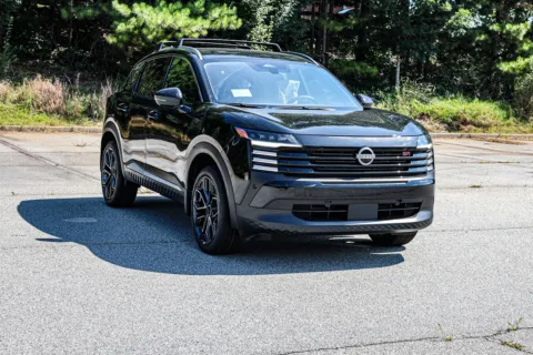 More photos of 2026 Nissan Kicks SR at ALM Nissan Newnan, GA