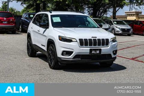 More photos of 2023 Jeep Cherokee Altitude at ALM Nissan Newnan, GA