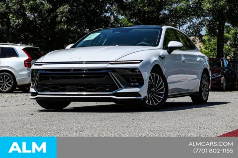 Photos of 2025 Hyundai Sonata Hybrid Limited for sale in Newnan, GA at ALM Nissan Newnan