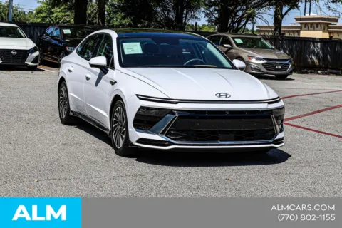 More photos of 2025 Hyundai Sonata Hybrid Limited at ALM Nissan Newnan, GA