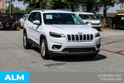 More photos of 2019 Jeep Cherokee Latitude at ALM Nissan Newnan, GA