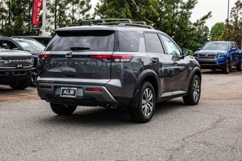 More photos of 2026 Nissan Pathfinder SL at ALM Nissan Newnan, GA