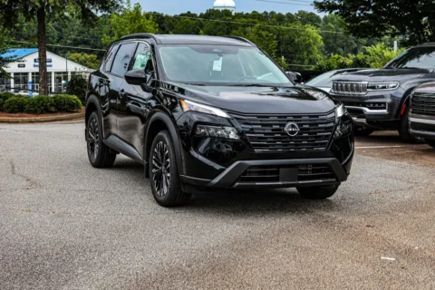 More photos of 2026 Nissan Rogue Dark Armor at ALM Nissan Newnan, GA