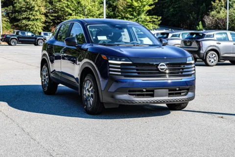 More photos of 2027 Nissan Kicks S w/ Lifetime Powertrain Warranty at ALM Nissan Newnan, GA