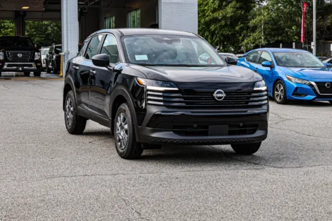 More photos of 2027 Nissan Kicks S w/ Lifetime Powertrain Warranty at ALM Nissan Newnan, GA