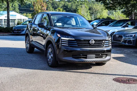 More photos of 2027 Nissan Kicks S w/ Lifetime Powertrain Warranty at ALM Nissan Newnan, GA