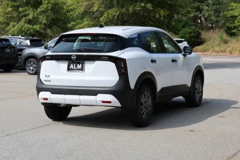 More photos of 2027 Nissan Kicks S w/ Lifetime Powertrain Warranty at ALM Nissan Newnan, GA