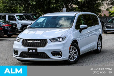 White 2023 Chrysler Pacifica Touring L for sale in Newnan, GA