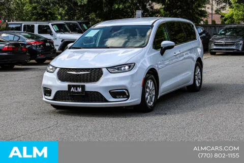 Another view of 2023 Chrysler Pacifica Touring L for sale in Newnan, GA at ALM Nissan Newnan