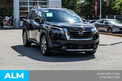 More photos of 2022 Nissan Pathfinder SL at ALM Nissan Newnan, GA