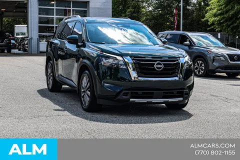 More photos of 2025 Nissan Pathfinder SL at ALM Nissan Newnan, GA