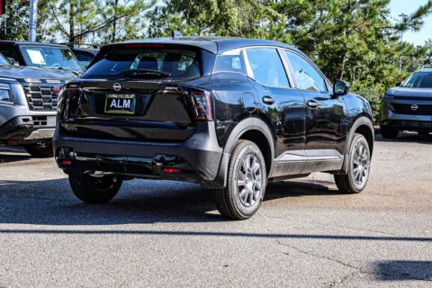 More photos of 2027 Nissan Kicks S w/ Lifetime Powertrain Warranty at ALM Nissan Newnan, GA