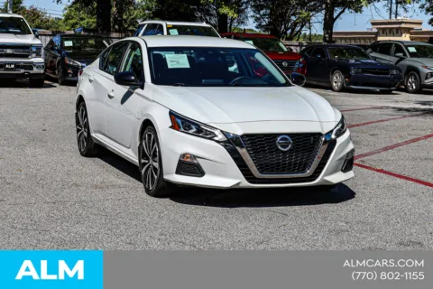 More photos of 2022 Nissan Altima 2.5 SR - CALL 770-254-3800 at ALM Nissan Newnan, GA
