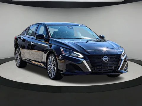 More photos of 2025 Nissan Altima 2.5 SL at ALM Nissan Newnan, GA