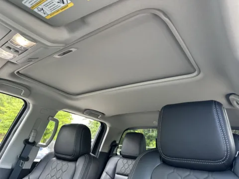 More photos of 2025 Nissan Frontier SL at ALM Nissan Newnan, GA