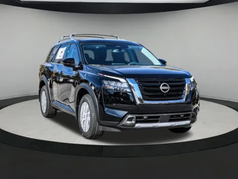 More photos of 2025 Nissan Pathfinder SL at ALM Nissan Newnan, GA