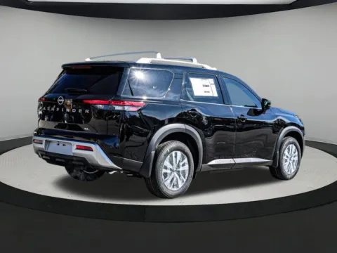More photos of 2025 Nissan Pathfinder SL at ALM Nissan Newnan, GA