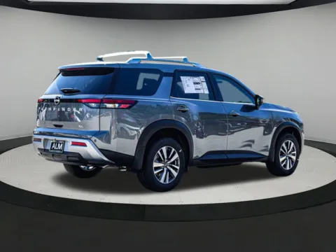More photos of 2025 Nissan Pathfinder SL at ALM Nissan Newnan, GA
