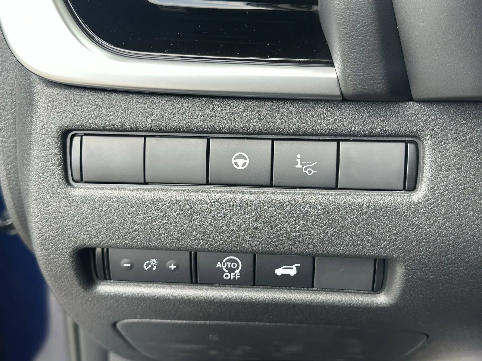 2025 Nissan Rogue SL - Photo 14
