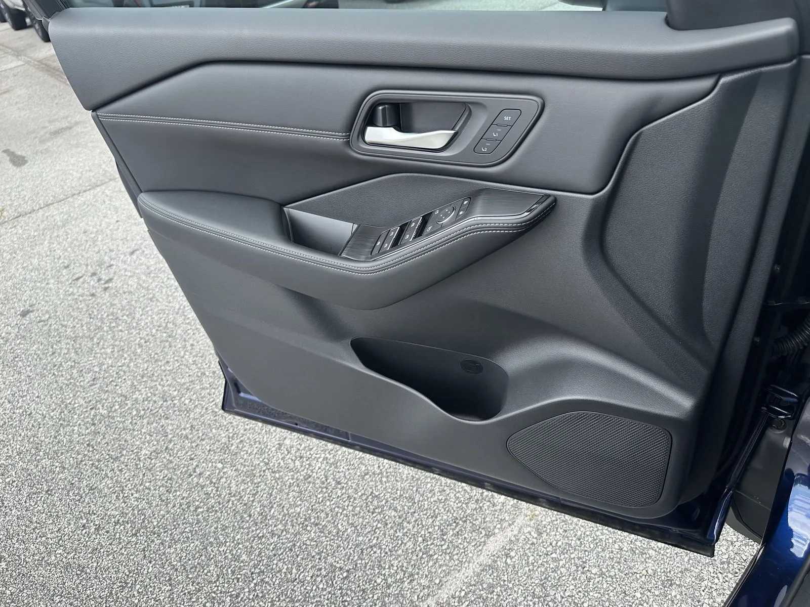 2025 Nissan Rogue SL - Photo 15