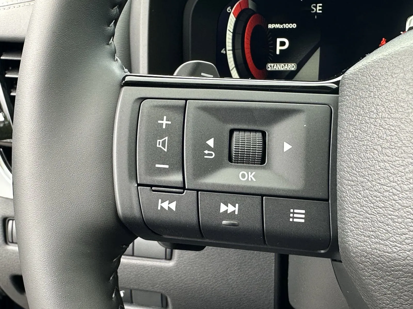 2025 Nissan Rogue SL - Photo 11