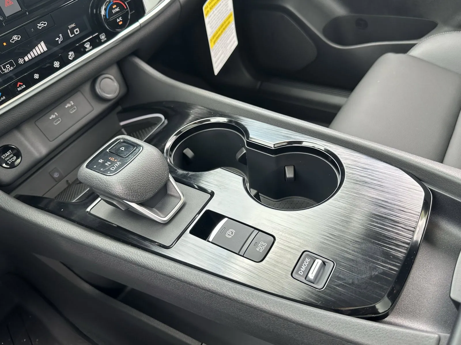 2025 Nissan Rogue SL - Photo 9