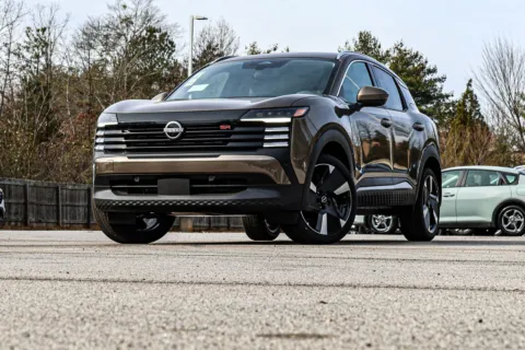 Photos of 2025 Nissan Kicks SR for sale in Newnan, GA at ALM Nissan Newnan