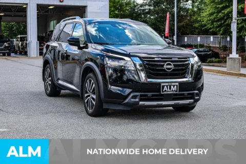 More photos of 2024 Nissan Pathfinder Platinum at ALM Nissan Newnan, GA