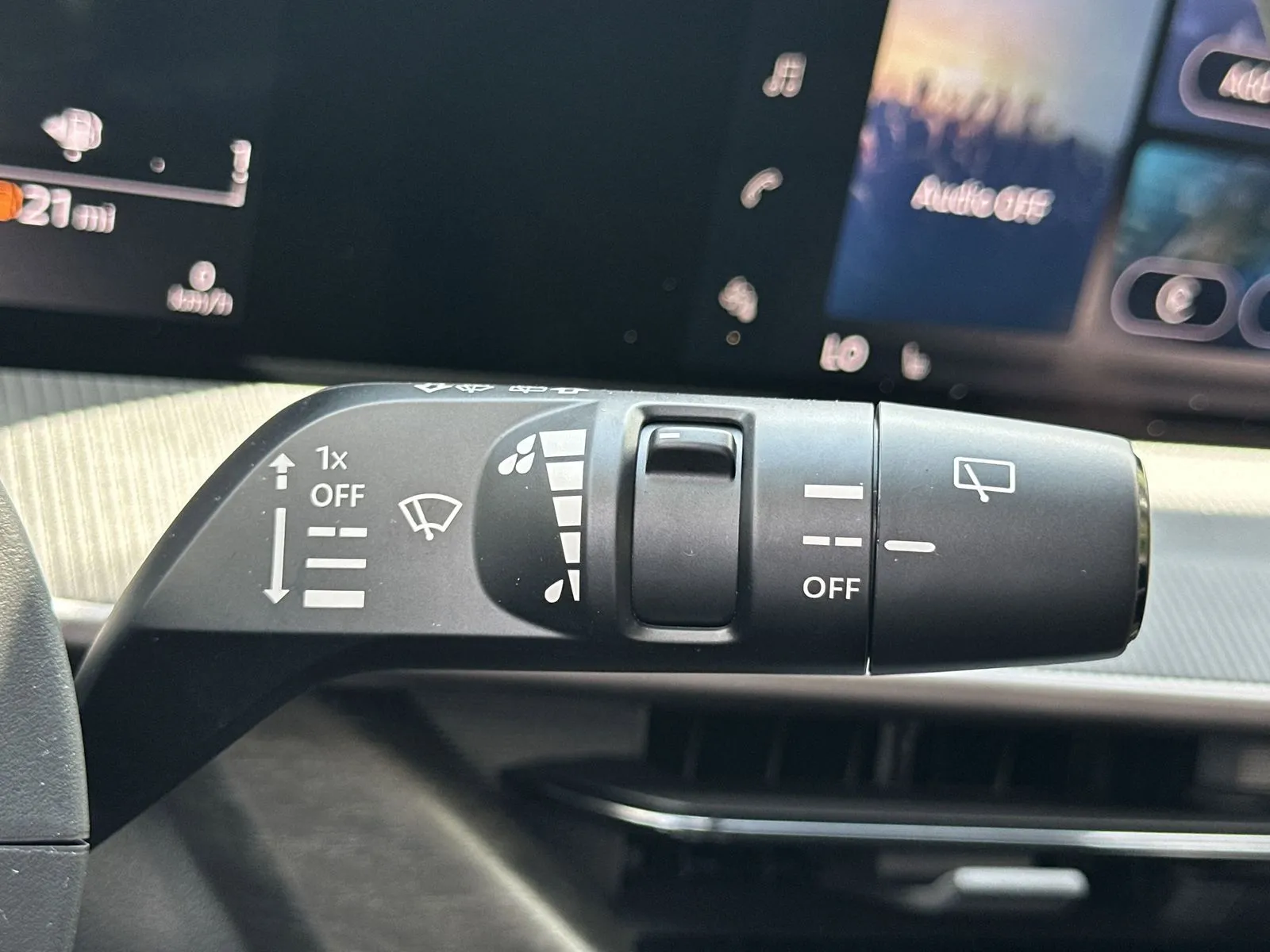 2025 Nissan Murano SV - Photo 12