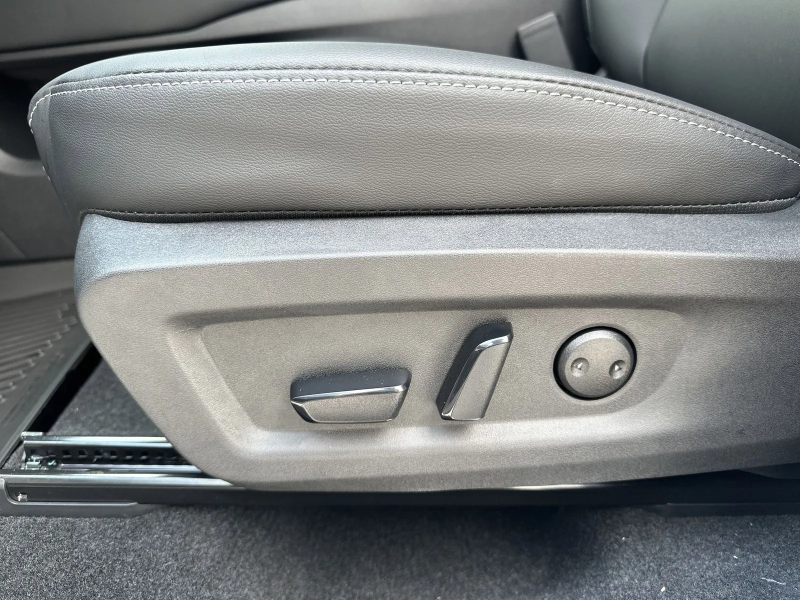 2025 Nissan Murano SV - Photo 19