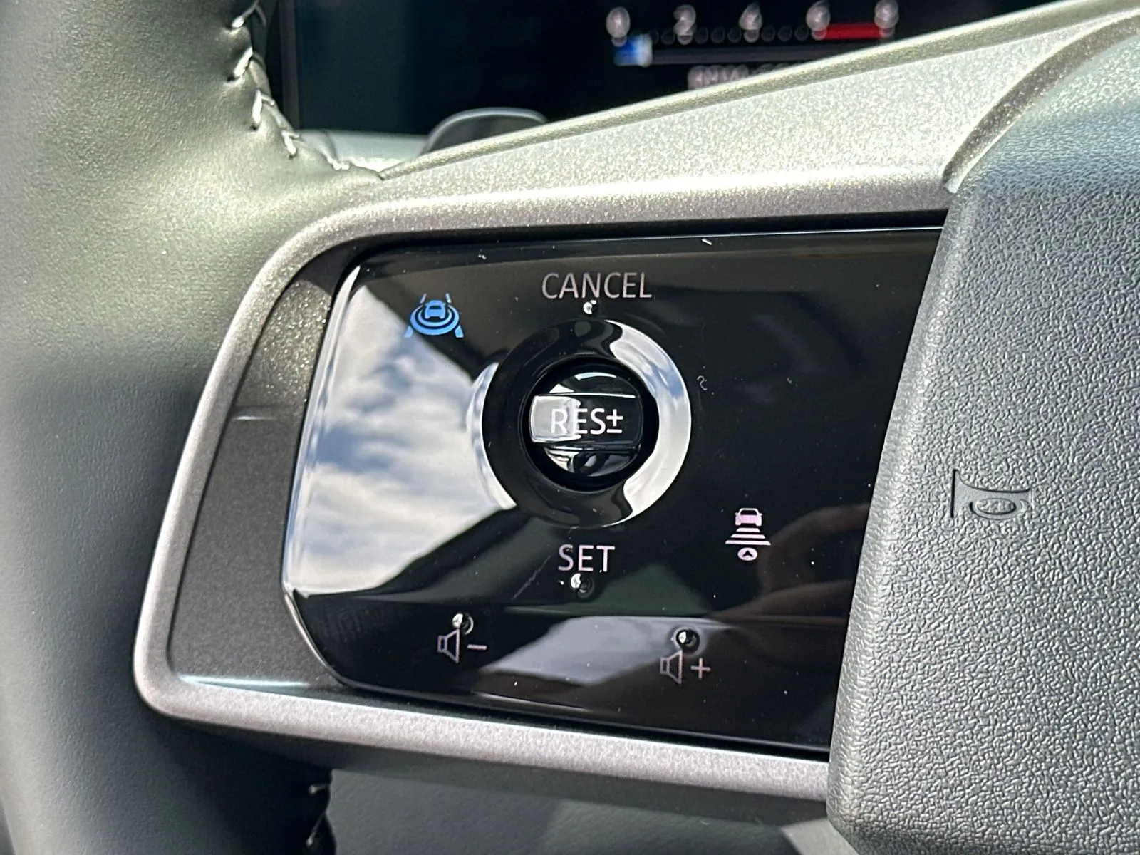 2025 Nissan Murano SV - Photo 11