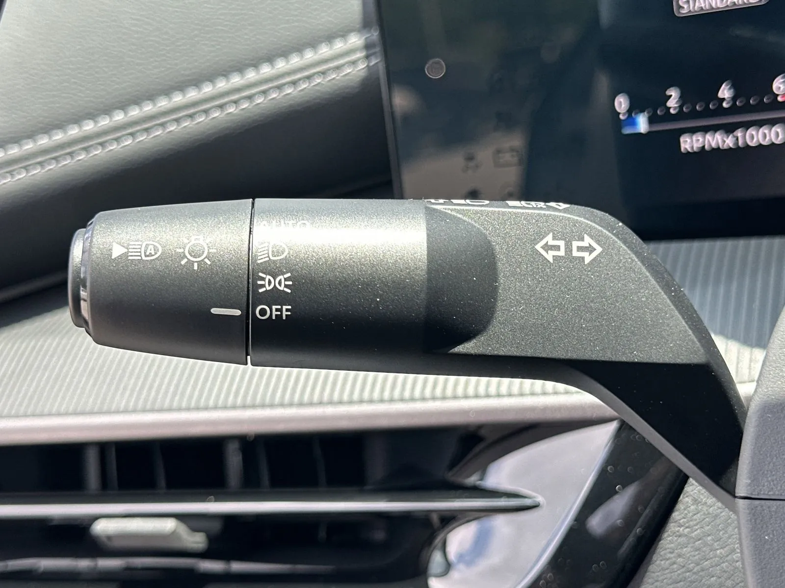 2025 Nissan Murano SV - Photo 13