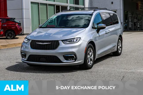 More photos of 2023 Chrysler Pacifica Limited at ALM Nissan Newnan, GA