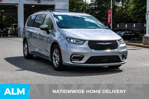 More photos of 2023 Chrysler Pacifica Limited at ALM Nissan Newnan, GA