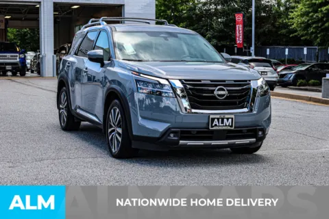 More photos of 2022 Nissan Pathfinder Platinum at ALM Nissan Newnan, GA