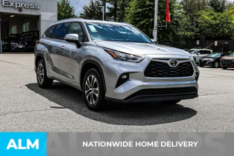 More photos of 2020 Toyota Highlander XLE at ALM Nissan Newnan, GA