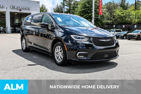 More photos of 2023 Chrysler Pacifica Touring L at ALM Nissan Newnan, GA