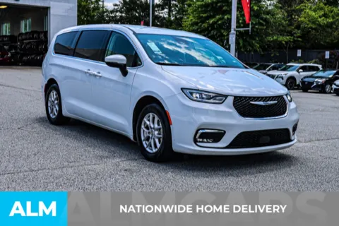 More photos of 2023 Chrysler Pacifica Touring L at ALM Nissan Newnan, GA
