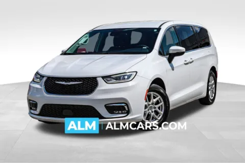 White 2023 Chrysler Pacifica Touring L for sale in Newnan, GA